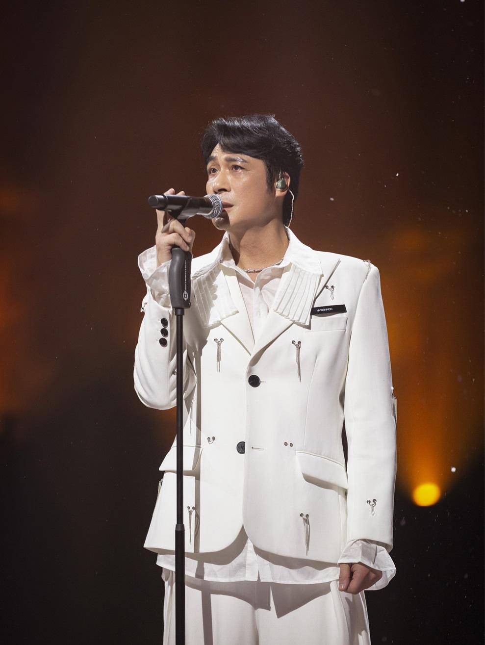 治愈|《追光吧！》，是张卫健、吴镇宇们给自己的一次“去油治愈”之旅