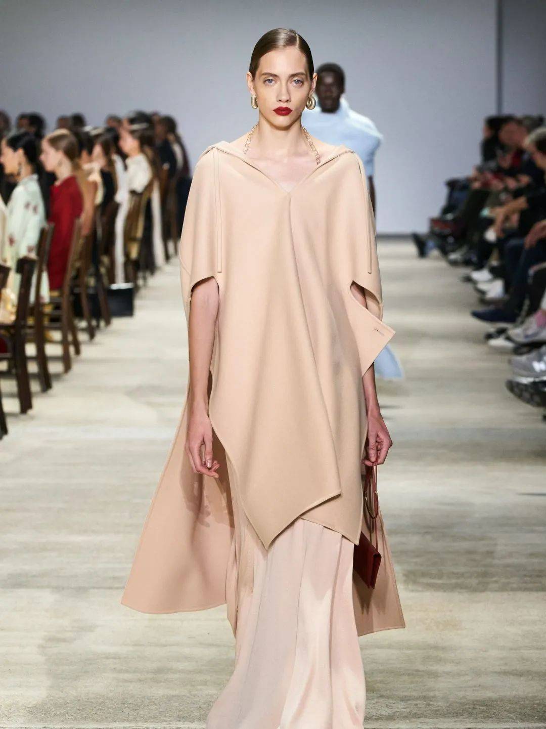 毛衣 比驼色更好穿，今年冬天“奶茶色”火了！