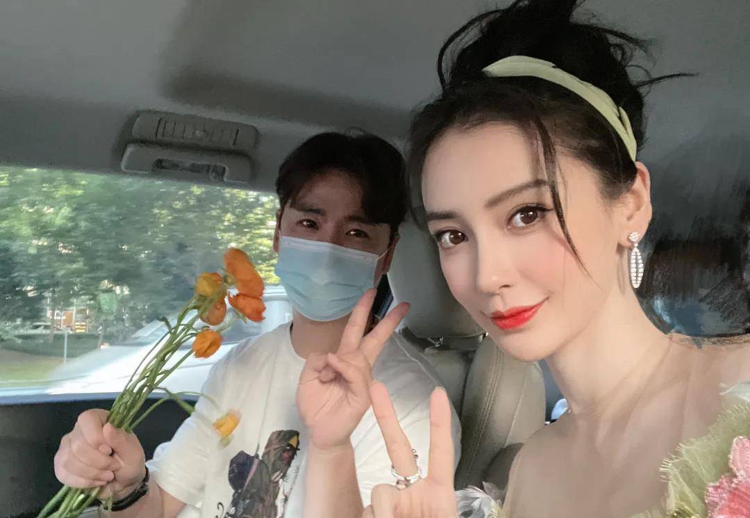 杨单靠富家千金妆出圈的欧阳娜娜，这次美成了鞠婧祎2.0？