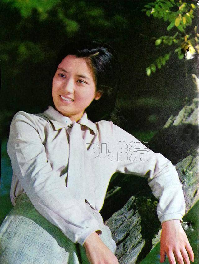 因为|李秀明近照 昔日当红女星 唐国强老搭档 如今65岁 女儿长得