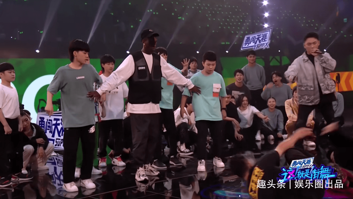 杨凯引|布布输给杨凯引热议，助跳嘉宾实力悬殊，节目组偏袒杨凯太明显