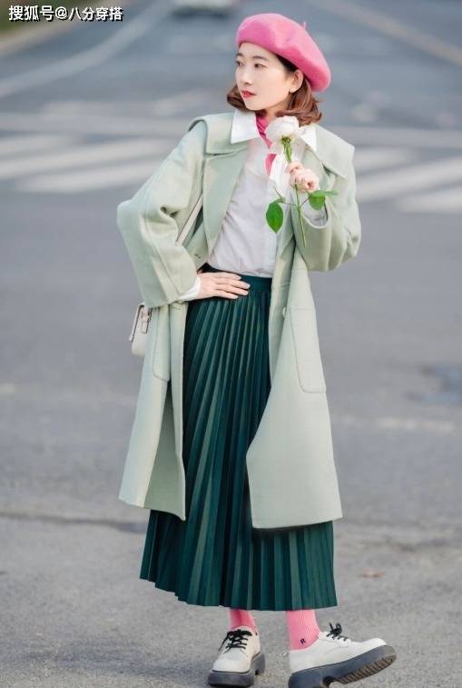 短袜 今年流行这几款半身裙,优雅温柔又百搭,照着穿准没错