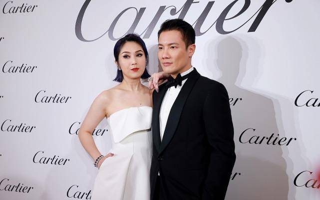 杨千嬅 Cartier：何超莲V领抢镜，与窦骁肤色成反差，杨千嬅夫妇也恩爱