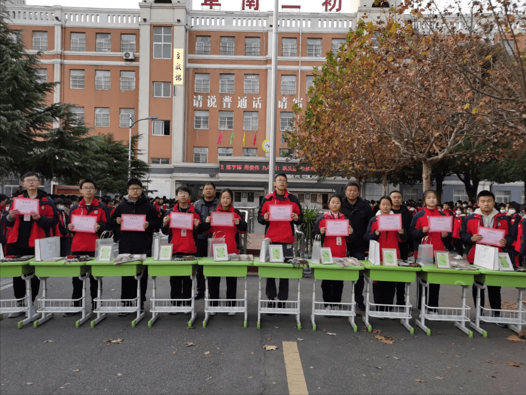 安徽阜阳:阜南二初给学生们准备了精美的围巾和手套,速度围观_运营