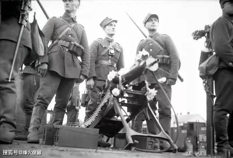 对抗德军的波兰:军队总计100万人,骑兵却装备德国枪