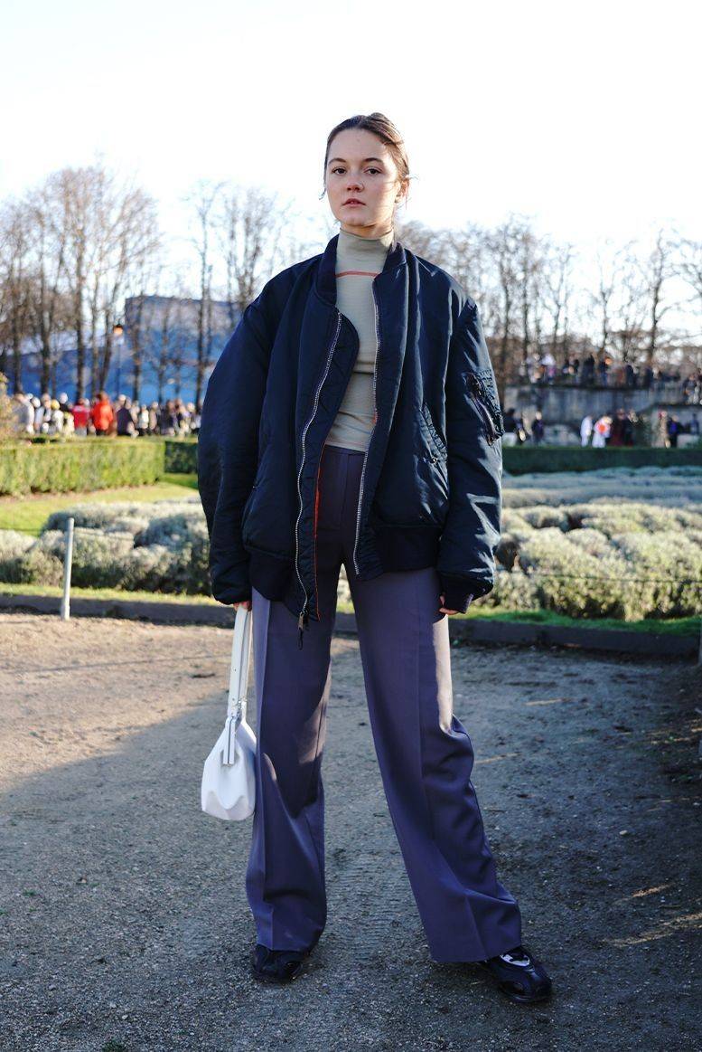 黑色 羽绒服每个冬季都在穿,颜色应该怎么选,这3大色系是潮人的必备