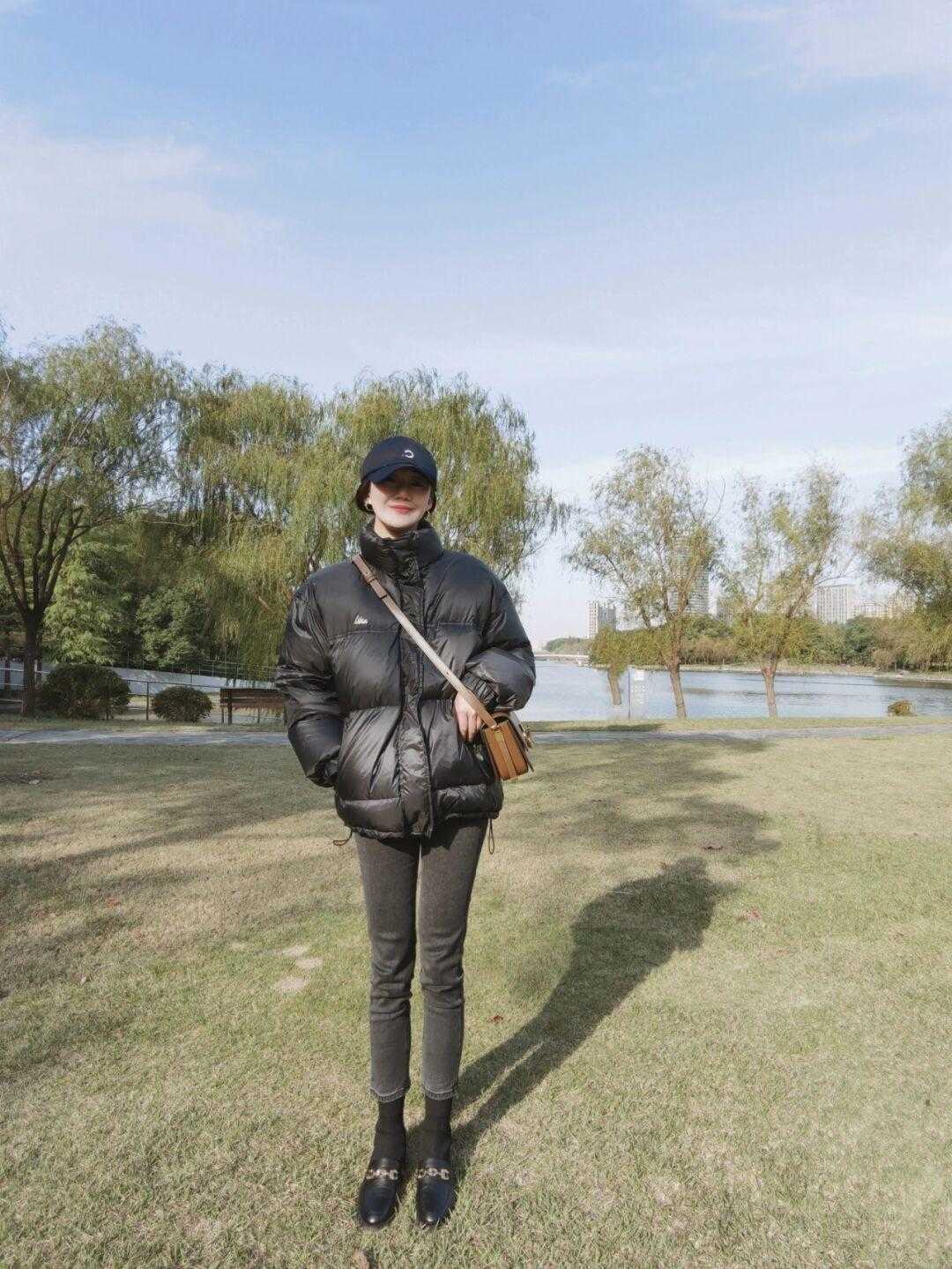 整体 冬天多穿紧身牛仔裤！借鉴这几个穿搭方式，保暖舒适还显腿长