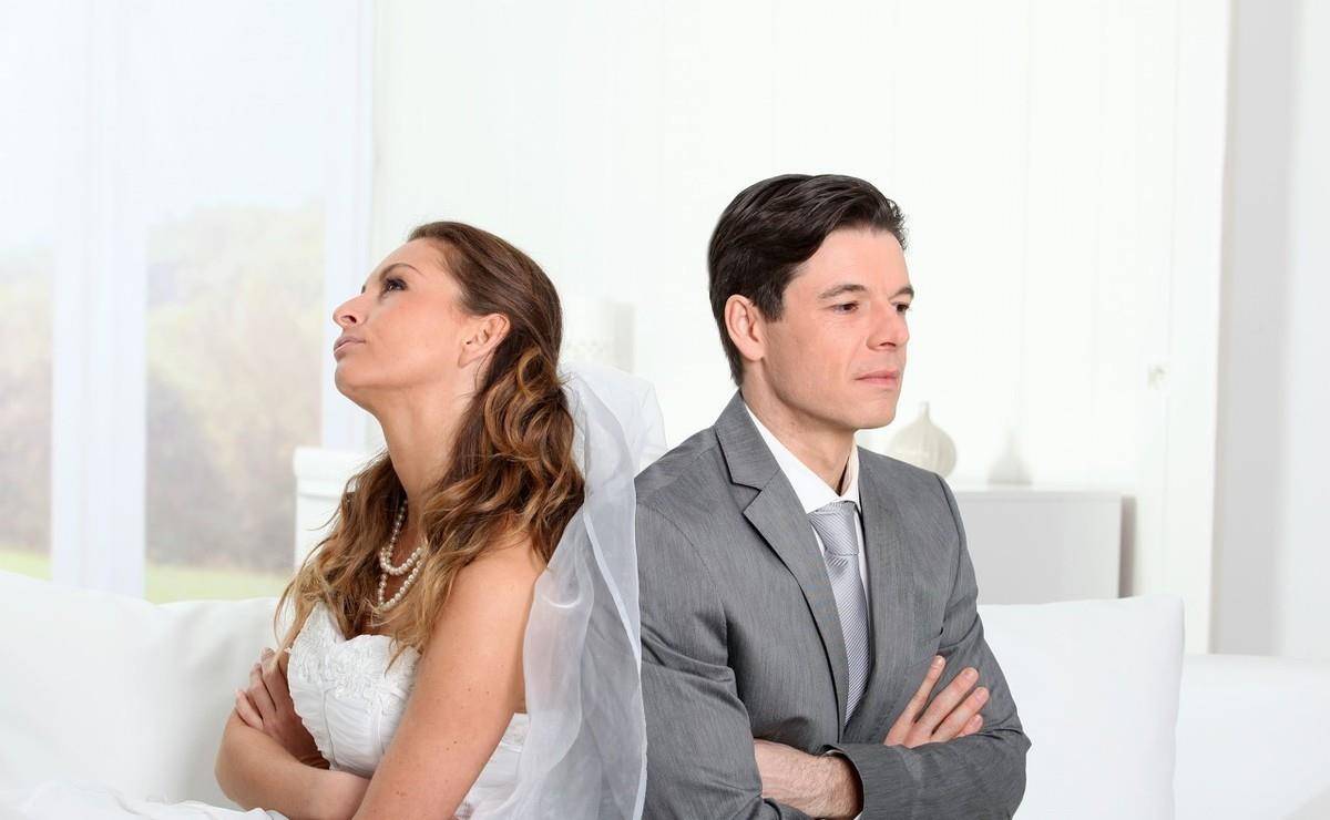 妻子以为丈夫睡着偷偷离家出走 妻子多次拒绝丈夫的要求后出轨了