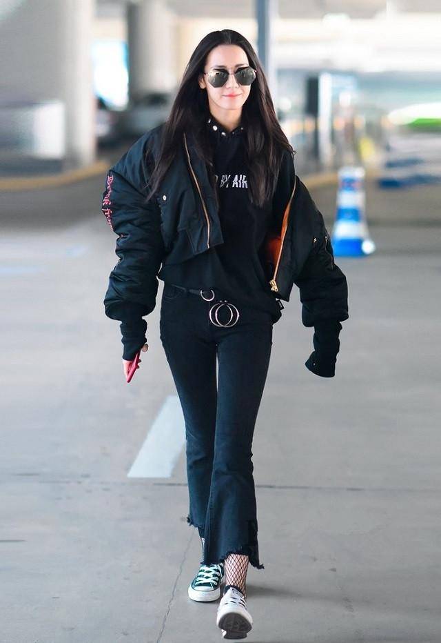 喇叭裤 2020年新冬，羽绒服不流行配打底裤了，这“3种”裤子更时髦显瘦