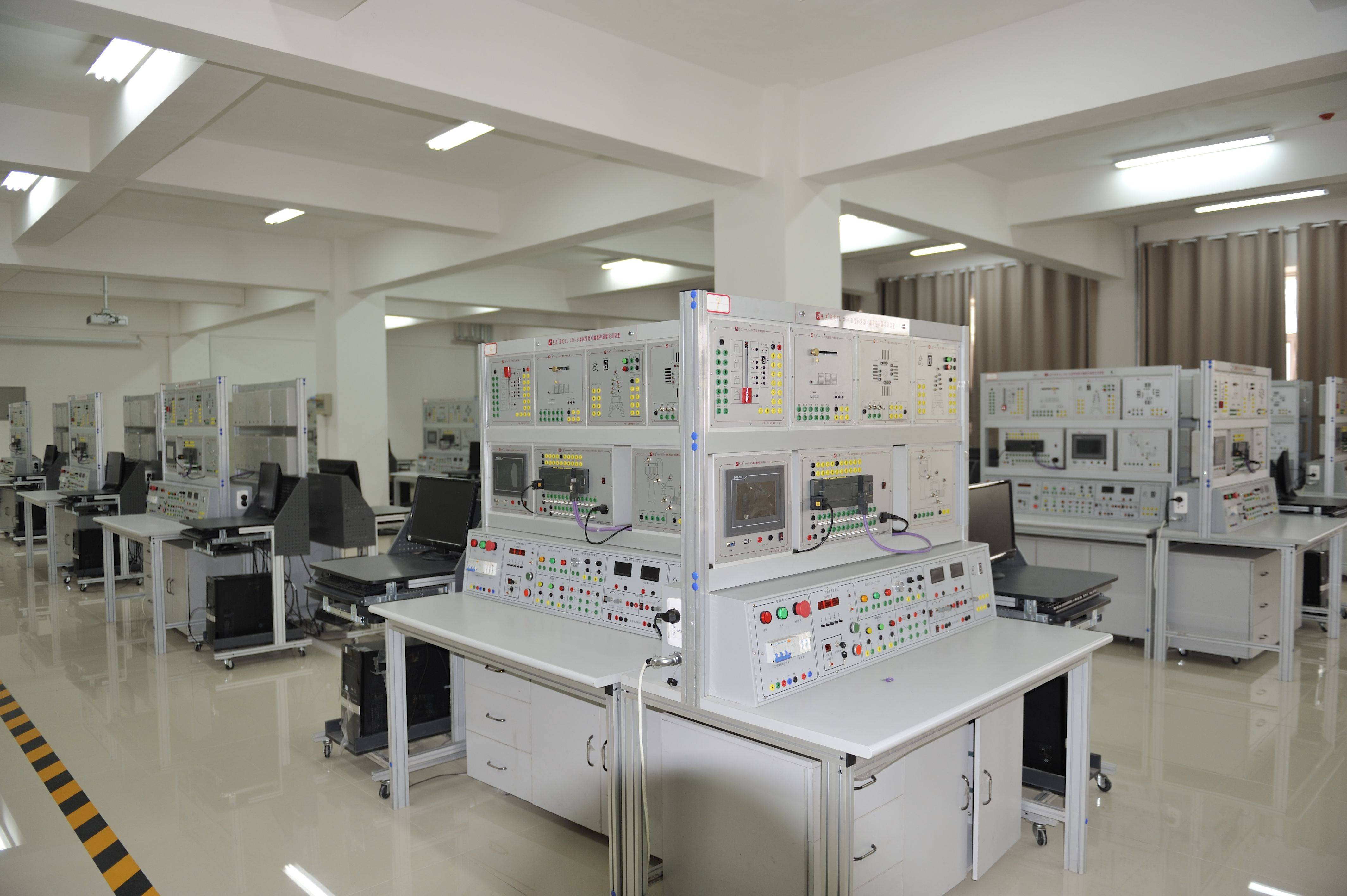 企业必看!中文域名促使工业电气行业互联互通更便捷