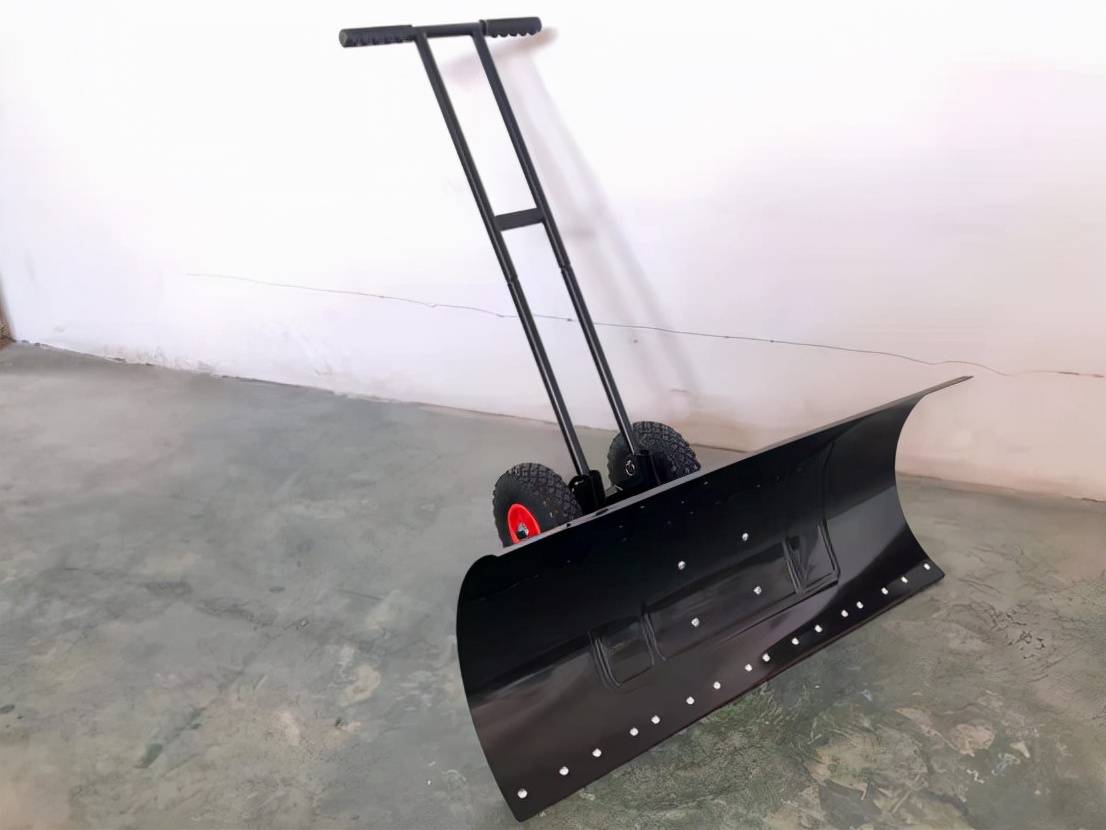 扫雪机,抛雪机,推雪铲哪个更适合用来除雪?