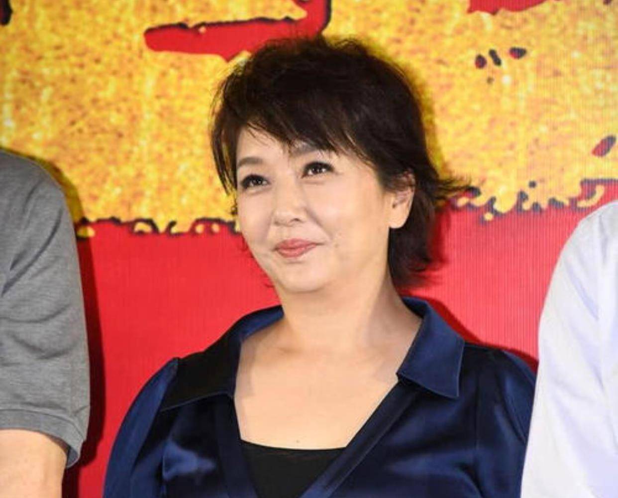 鹅蛋脸俞飞鸿皮肤紧致，郝蕾、袁立面部浮肿，下颚线对颜值的影响有多大