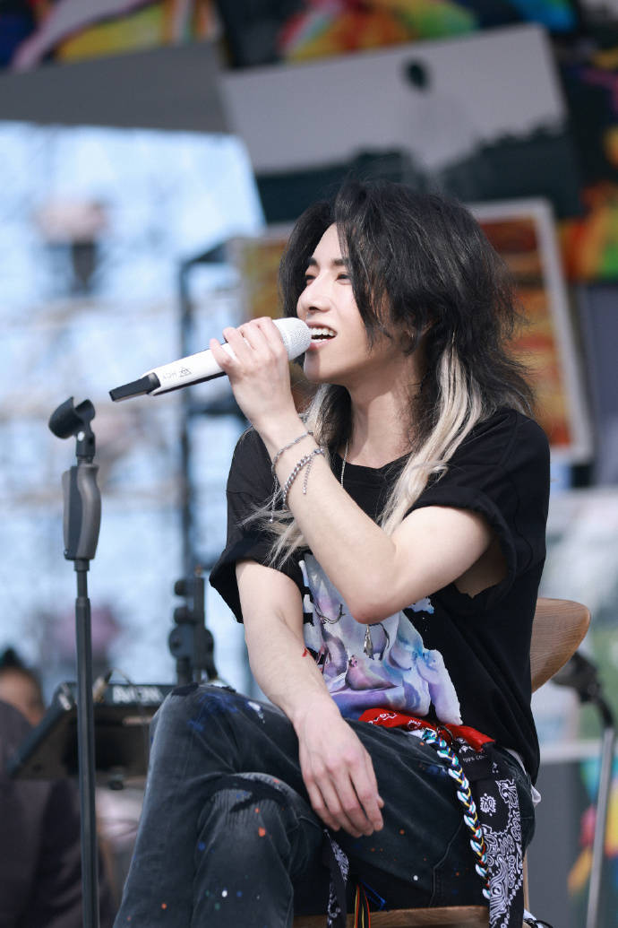 新歌|华晨宇火星演唱会新歌首唱！开启《飞行模式》进入火星乐园狂欢