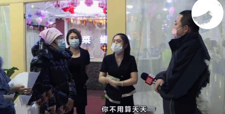 治疗花甲大妈做美容，两年多时间花了六十多万，“大妈月薪两千多”