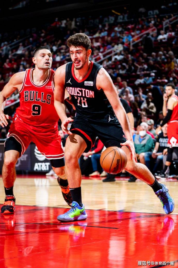 原创赛拉斯要弃用泰斯了?火箭管理层指示教练组,申京要被重点培养