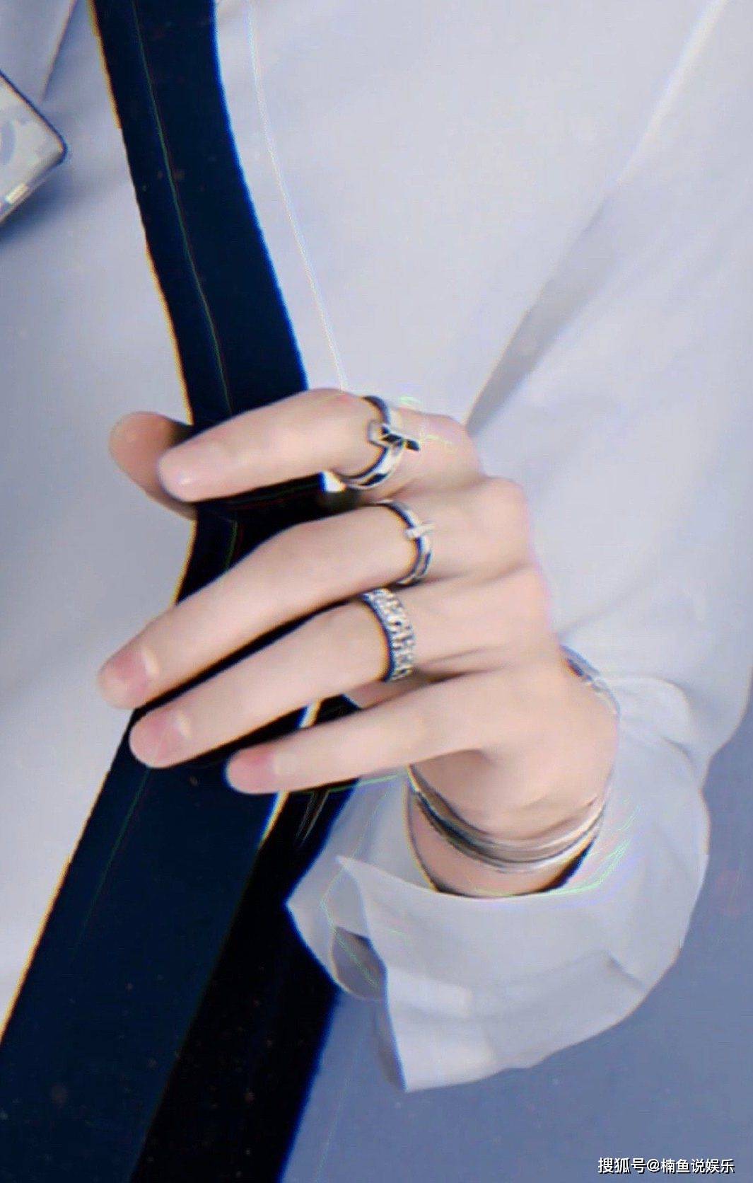 龚俊手指比脸蛋还迷人,手部特写曝光,手控党:好想牵走