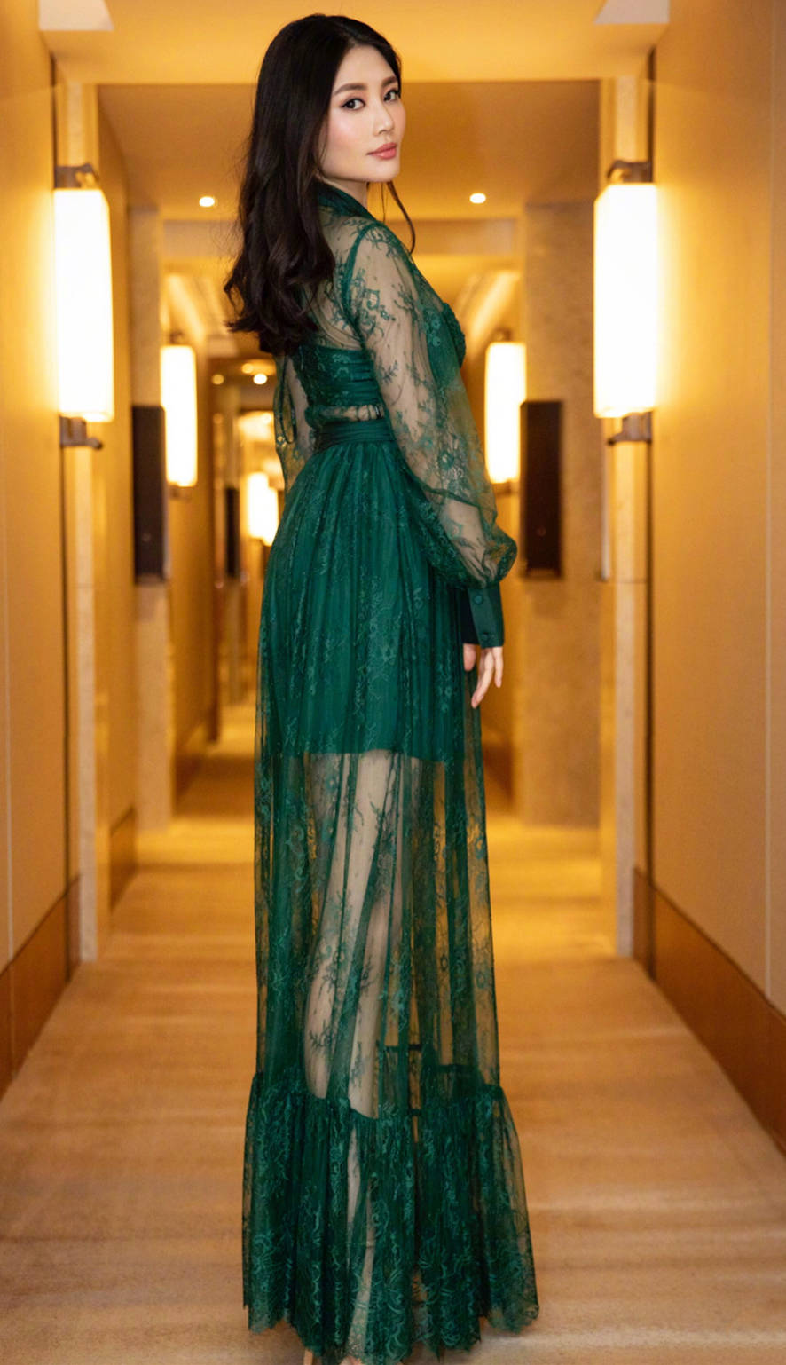 整体 徐冬冬新风格拿捏得太完美！一袭抹胸长裙扮嫩，造型纯欲像少女