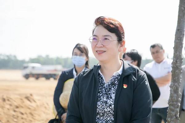 东方市委书记田丽霞(东方市融媒体中心供图)