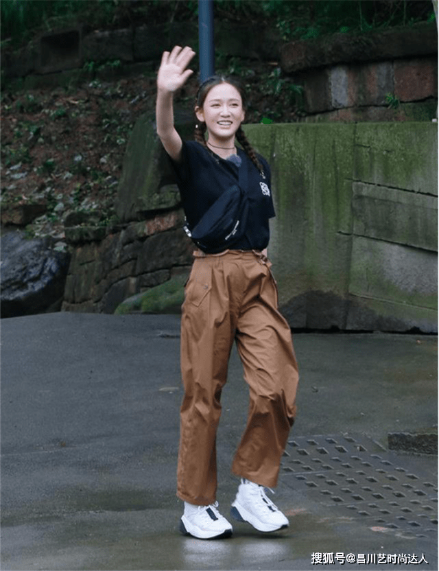 哪吒 阔腿裤大势已去！今年被哪吒带火的“纸袋裤”，一半以上的人在穿