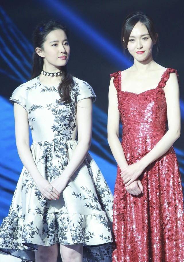 魅力 长裙和短裙的魅力各有不同,看唐嫣和刘亦菲的造型就知道了,很美