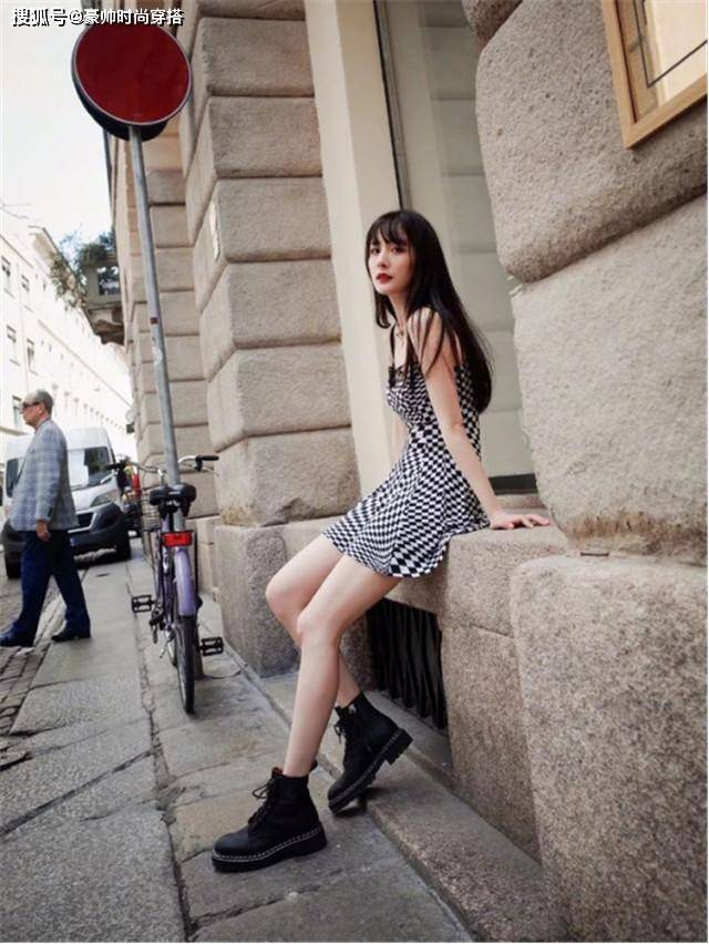 整体 若你才35岁，别打扮太老气！连衣裙配“夏季靴”，洋气减龄美上天