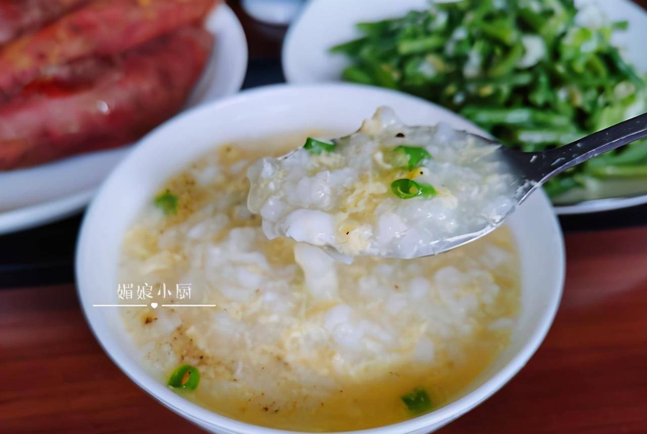 做法|50岁阿姨复刻妈妈的早餐，咸味蛋花粥，蒜香缸豆，记忆里的家味道