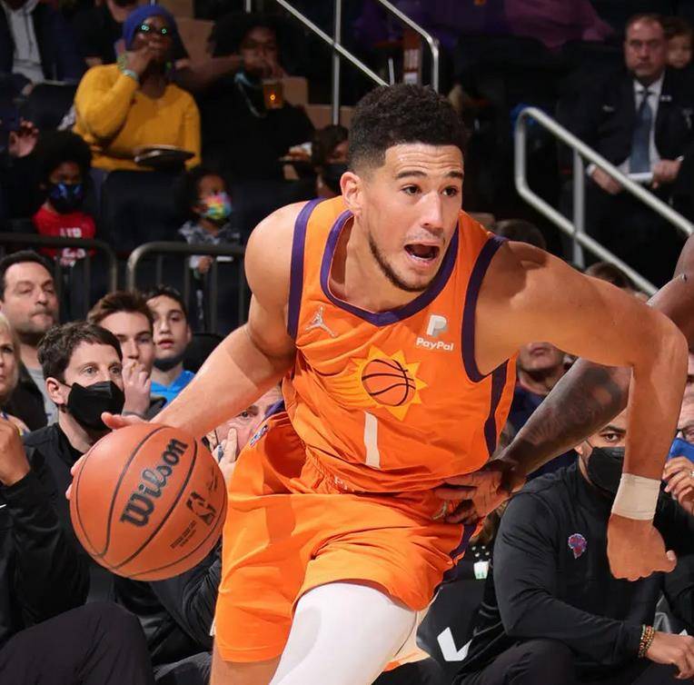 停不下来!118 97,NBA第一支15连胜队来了,三大首发轰下60分_太阳队_尼克斯队_布克