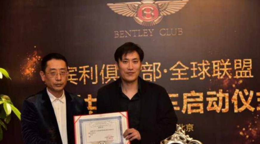 富二代|吴云飞:赵本山的富二代徒弟,曾投资吴京的电影,用金条当盆栽