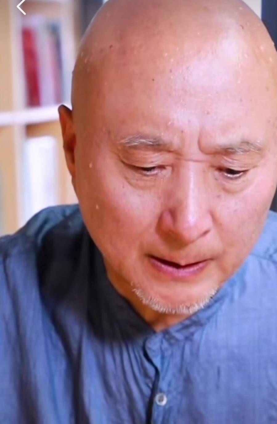 66岁陈佩斯晒近照 毛发全白满脸老年斑 阔别春晚22年 让人唏嘘 陈大愚 儿子 视频 全网搜