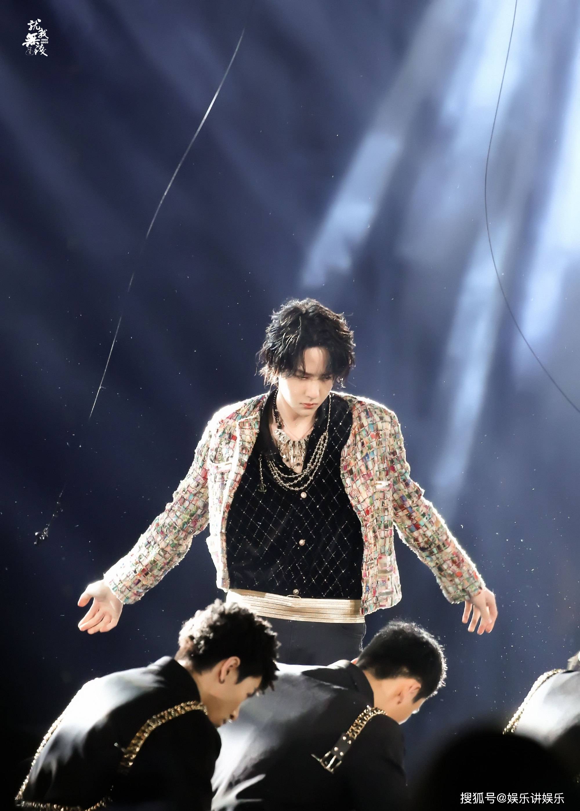 王一博被爆上网听"鬼故事","怕鬼怕黑"的他,怎么了?