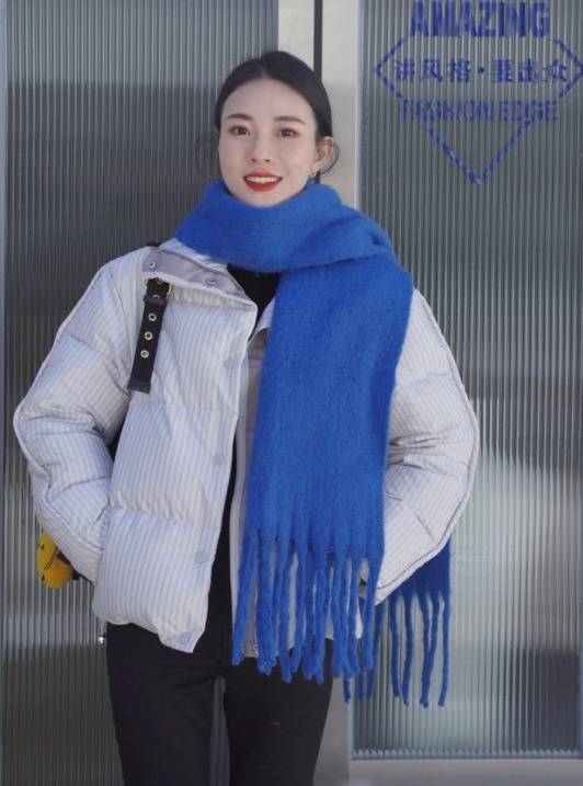 黑色 穿不厌的羽绒服,入冬选择这么穿不仅保暖舒适,还很减龄又时髦