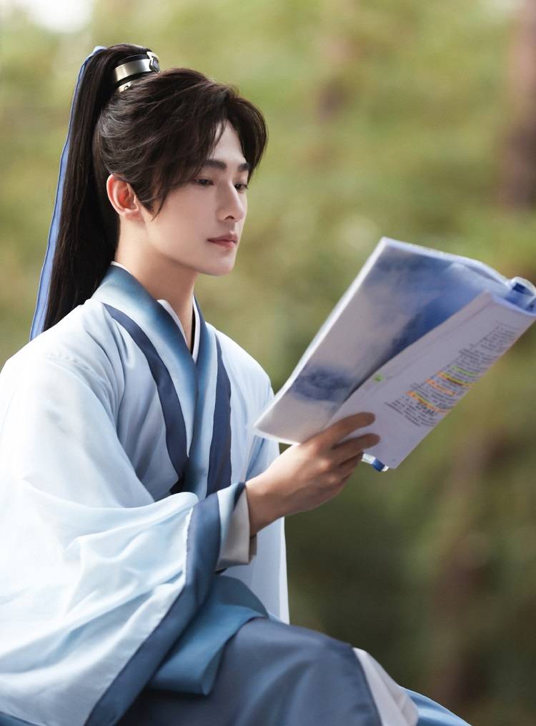 杨洋古|《且试天下》定妆照，杨洋古装高马尾帅气依旧，我却被女主美到了