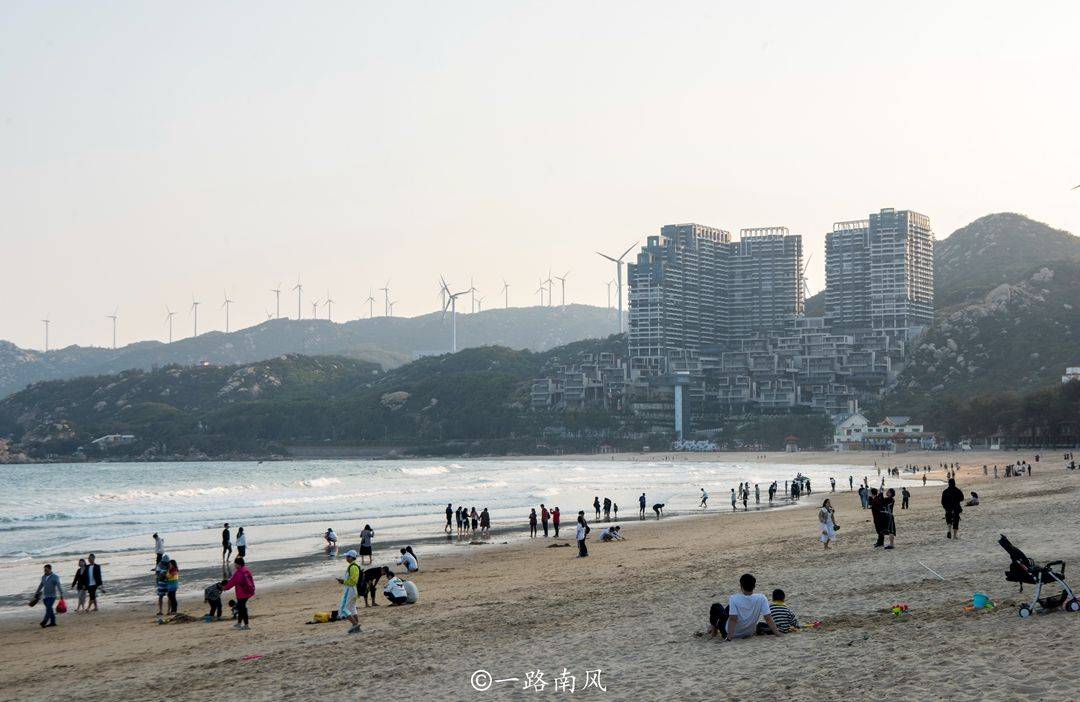 颜色|汕头地标建筑，每年夏至出现立杆不见影奇观，无数游客专程来打卡