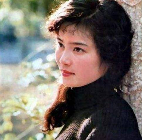 谢娜双胞胎女儿谢娜忙照顾生病的双胞胎女儿深夜都吃不上饭晚会也看不
