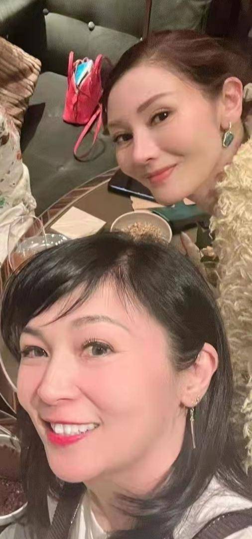 51岁李嘉欣越老越敢穿 ba8e7e902ac4491d82e803cc4d8aeff6.jpeg