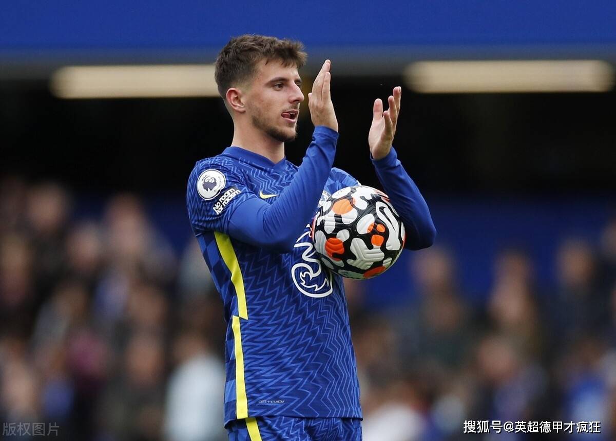 原创芒特试穿西装学打领结参加金球奖颁奖典礼!浪子无钱逛酒家