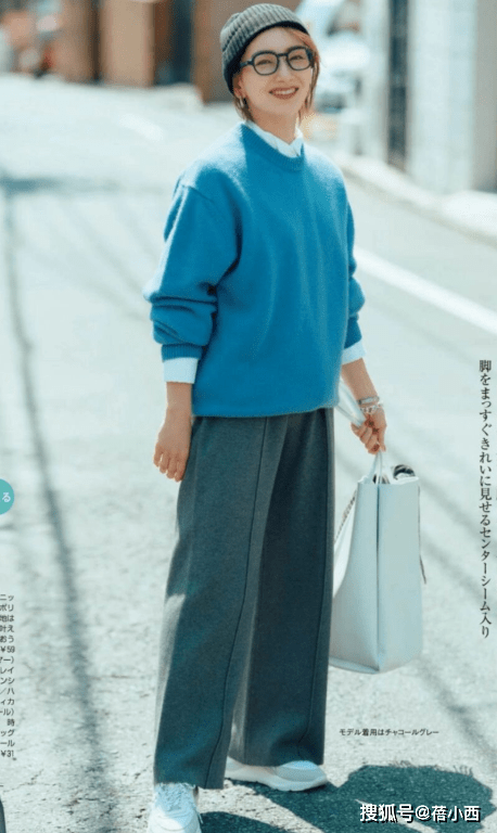 显得 卫衣已过时了,今年冬季流行“日系毛衣穿搭”,保暖舒适又优雅