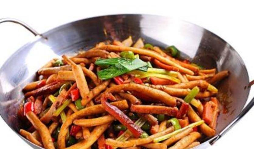 加入适量|星期天,茶树菇要多吃,驱寒暖胃,尤其是女人,常吃祛毒能美颜