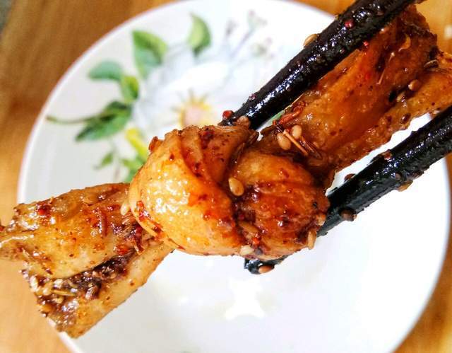 做法|教你在家自己制作大辣皮,做法简单,吃起来香辣美味