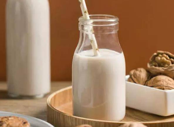 成宝|4种“假牛奶”已被列入黑名单,有些父母却当成宝,整箱往家搬