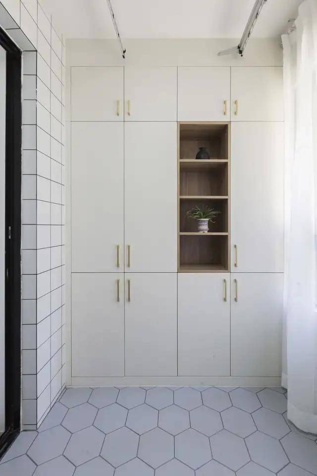 阳台矮柜提供多元化的分区收纳空间,告别凌乱,整齐美观,同时降低柜体