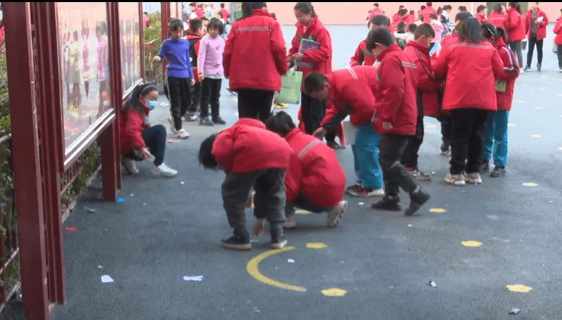 图书|离石城内二小：“跳蚤市场”乐趣多 你买我卖乐开怀