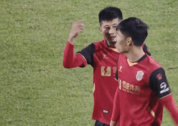 沈陽(yáng)|2比1！前國(guó)腳補(bǔ)時(shí)絕殺，李毅帶隊(duì)拿關(guān)鍵3分，沖前8有戲，附積分榜