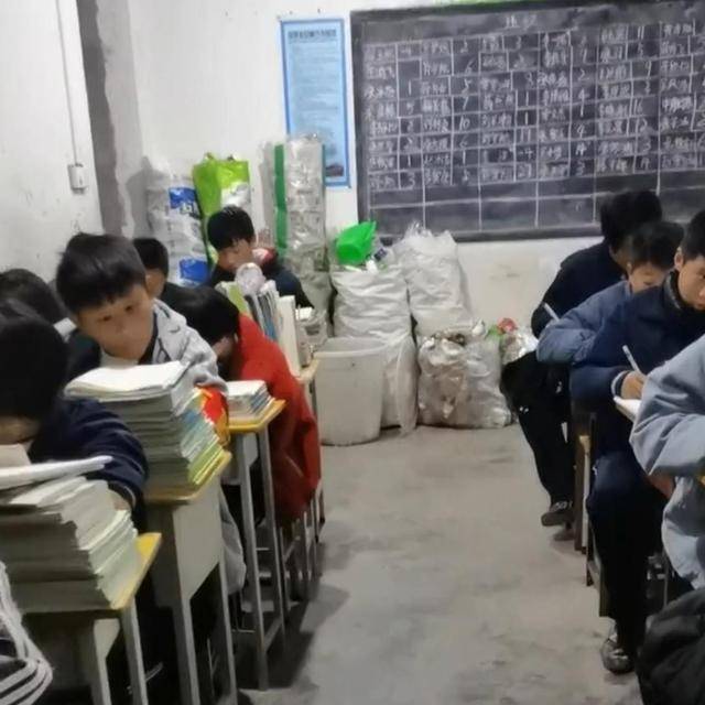 因为|班主任鼓励学生攒瓶子，2周卖53斤用来买零食，感受父母不易