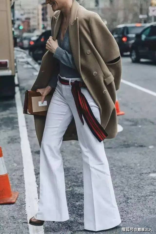 显得 冬天少穿小黑裤！瞧现在的流行“豆腐裤”，时髦特显瘦