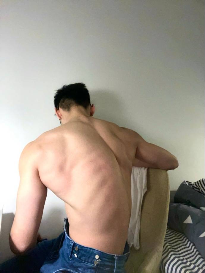 擁有胸肌麒麟臂的體育生，也會有身材焦慮，真是健身擼鐵超自律！ 健身減肥達人 第6张