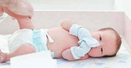 如何给新生儿换纸尿裤 0ecef292b793419eacb2021b0eae844e.jpeg