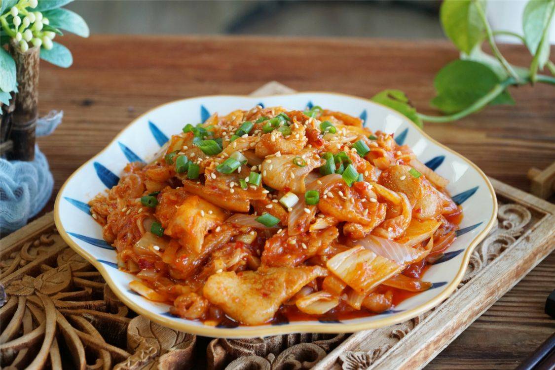 天冷,菜市场碰上它别放过,买一兜炒五花肉,东北菜吃得就是暖和_泡菜