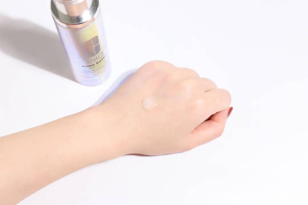 护肤品美白护肤品什么牌子好？十大美白淡斑精华排名按头安利6款！