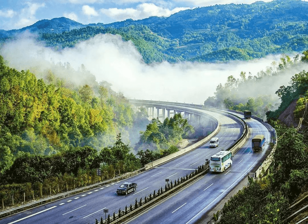 我国第一条国际高速路：横跨三国直达泰国，能直接自驾跨国游！